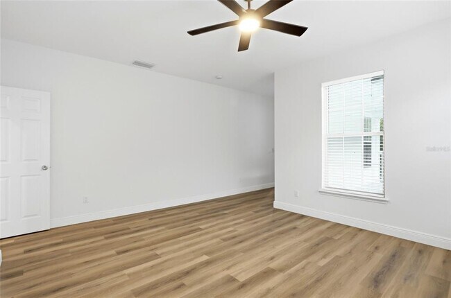 Building Photo - 912 Waterside Dr
