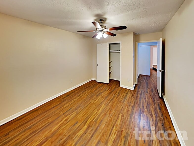 Building Photo - 16259 Hollow Wood Dr