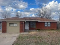 Building Photo - 2324 SW 47th St