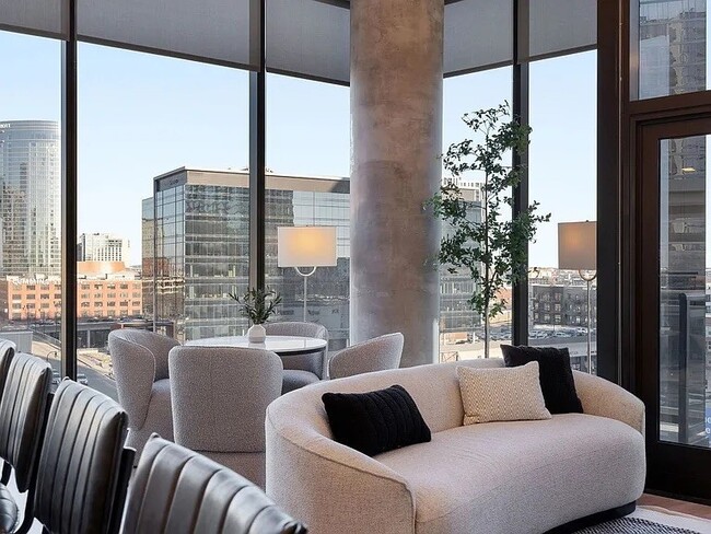 Building Photo - 1212 Demonbreun St