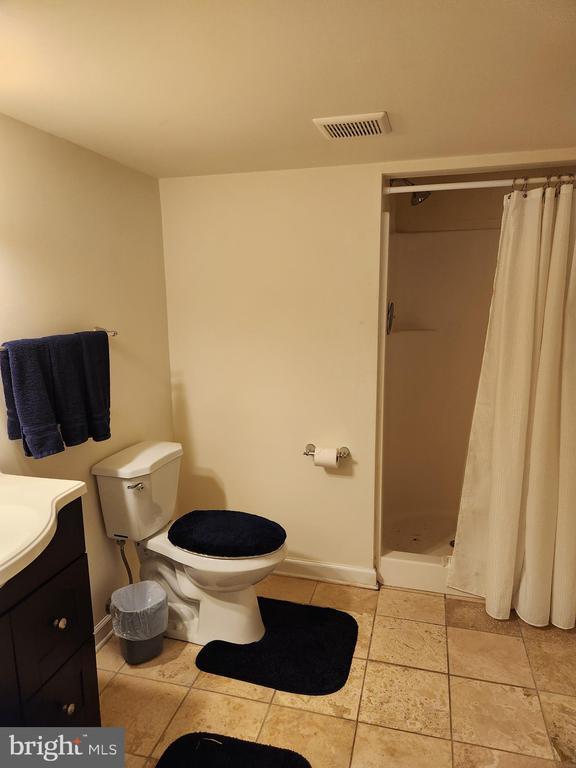 Building Photo - 5 Harlech Dr