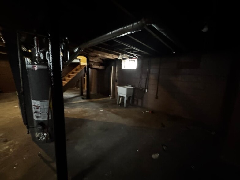 Building Photo - 19164 Westphalia St