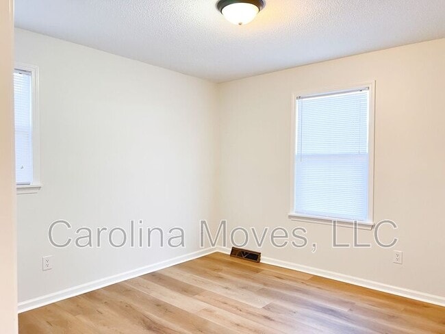 Building Photo - 2304 Saluda Dam Rd