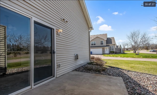 Building Photo - 601 Meadow Ln