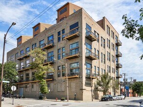 Building Photo - 2545 S Dearborn St