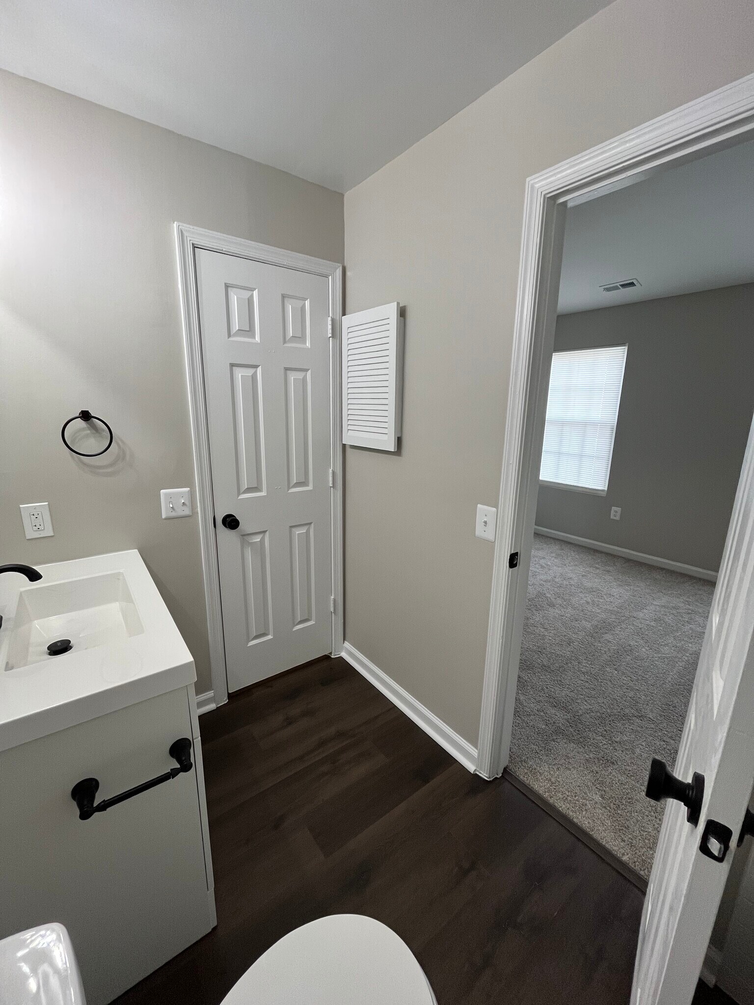 Building Photo - 6527 Old Carriage Ln