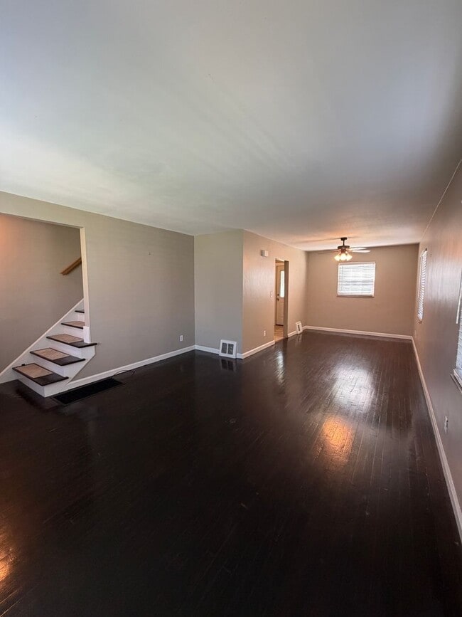 Building Photo - 713 S Broadleigh Rd