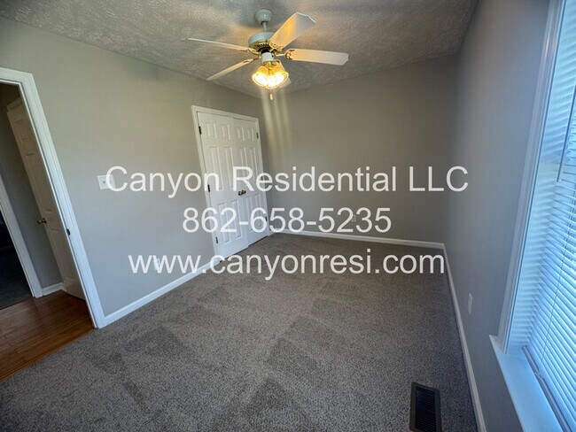 Building Photo - 815 Turkey Ridge Dr