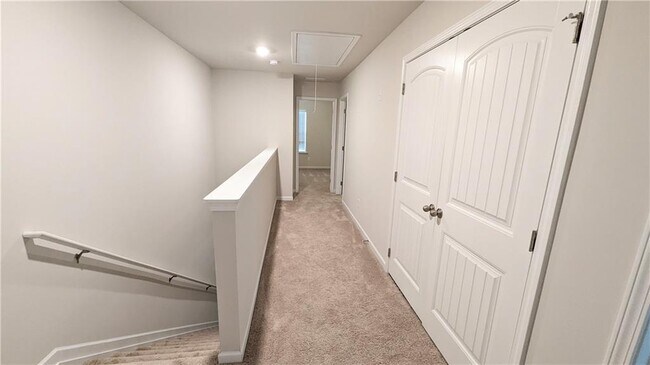 Building Photo - 549 Ruths Dr