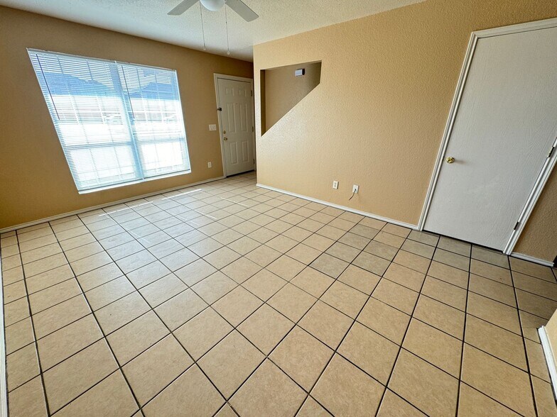 Building Photo - 4001 Doraine Ct
