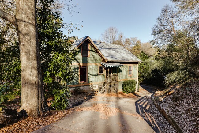 Building Photo - 145 Hendrix Ave