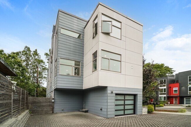 Building Photo - Comfort and Character Meet in This Seattle Retreat