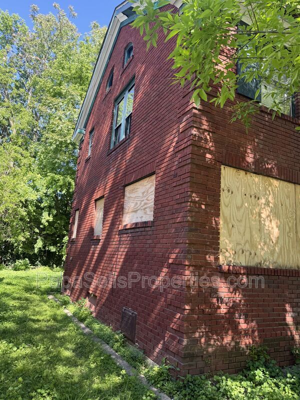 Building Photo - 1665 N Union St
