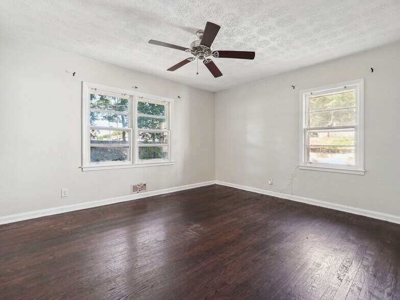 Building Photo - 3194 N Druid Hills Rd