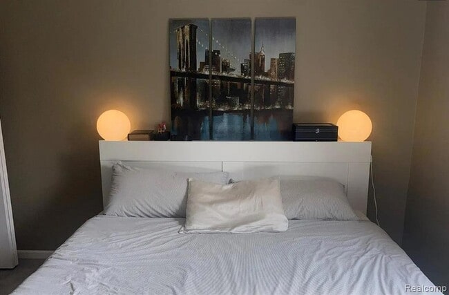 Building Photo - 76 W Bethune St