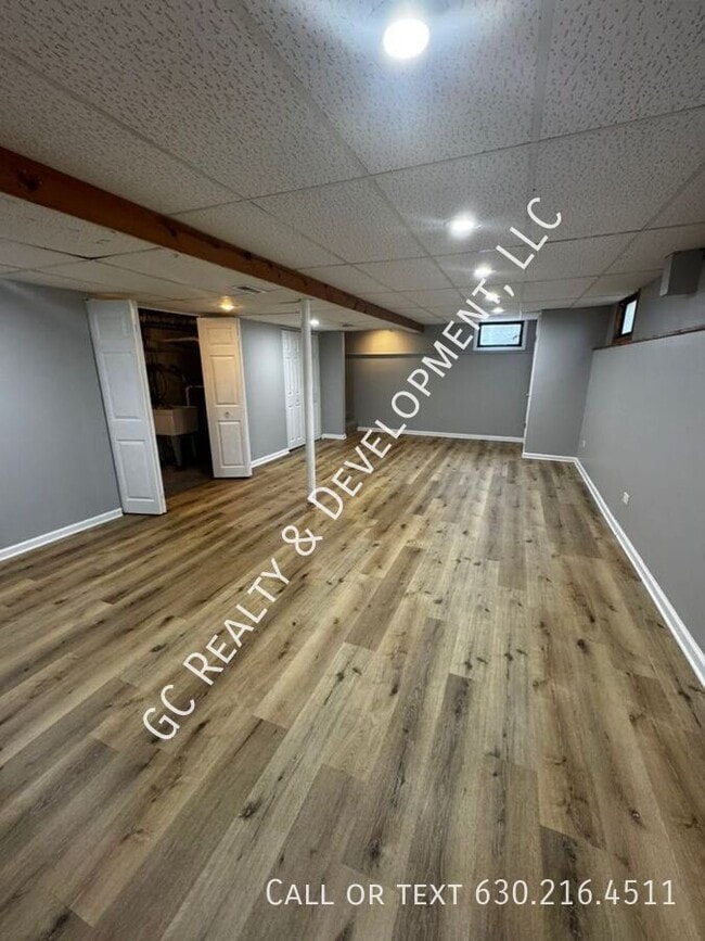 Building Photo - 1104 W 187th St