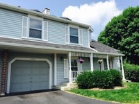 Building Photo - 1300 Queensgreen Cir