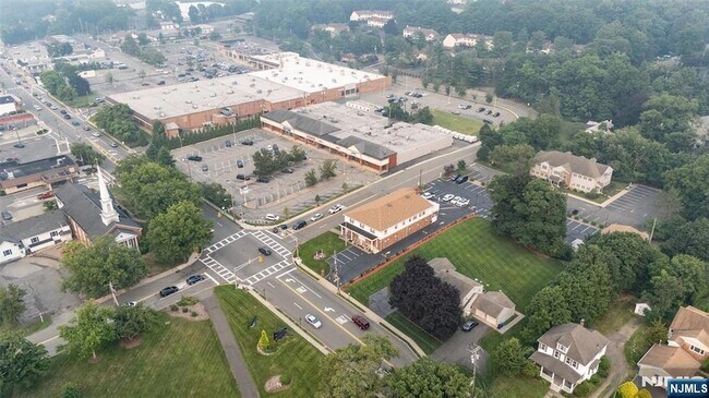 Building Photo - 326 Ramapo Valley Rd