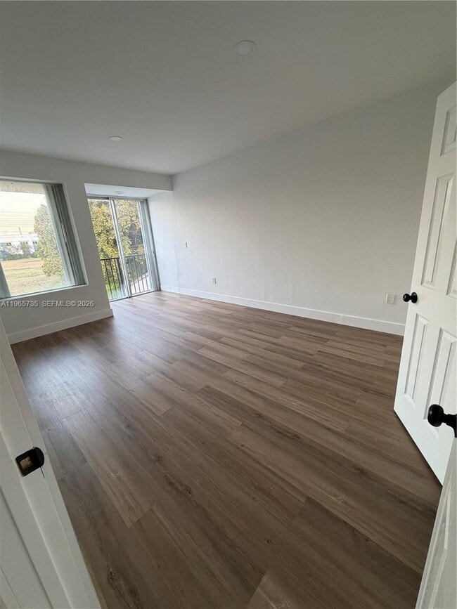 Building Photo - 9175 Fontainebleau Blvd