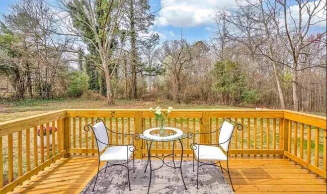 Building Photo - "Charming 3-Bed, 2-Bath Retreat with 1700 Sq. Ft. of Comfort in Simpsonville, SC!"