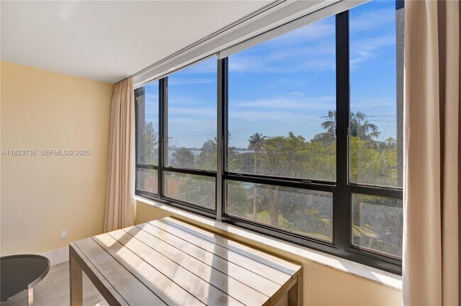 Building Photo - 11113 Biscayne Blvd