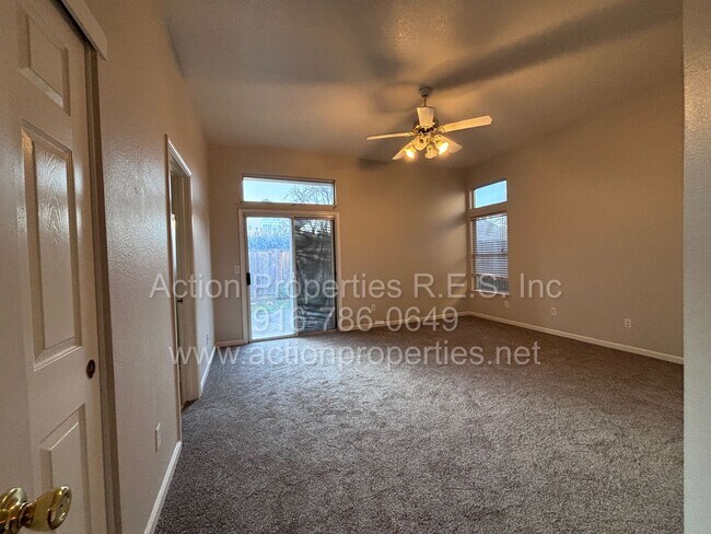 Building Photo - Updated 4 Bed, 2 Bath - 3 Car Garage - New Flooring - Close to Schools, Parks, and Shopping!