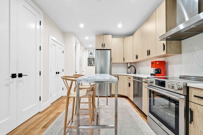 Building Photo - Stylish Form & Function in this Lovely Prospect Lefferts 2BR/1BA w/ Private Balcony.