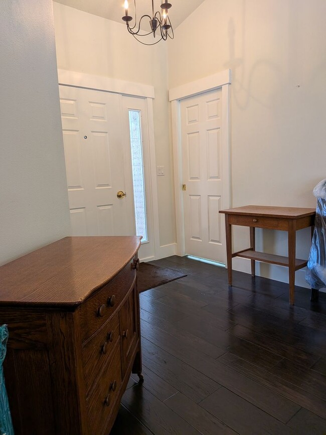 Building Photo - Easy Living! 3 Bedroom Home in St. George