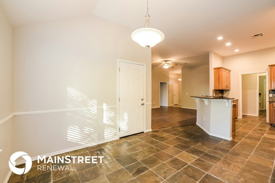 Building Photo - 2100 NE 4th St