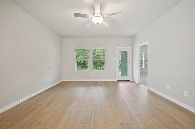 Building Photo - 524 Clover Crk Dr