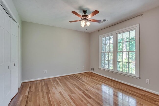 Building Photo - 2663 Rangewood Dr NE