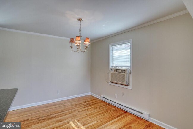 Building Photo - 206 N Main St