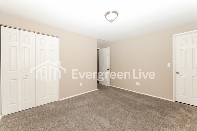 Building Photo - 5619 Shady Oak St