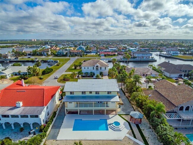 Building Photo - 5521 W Shr Dr