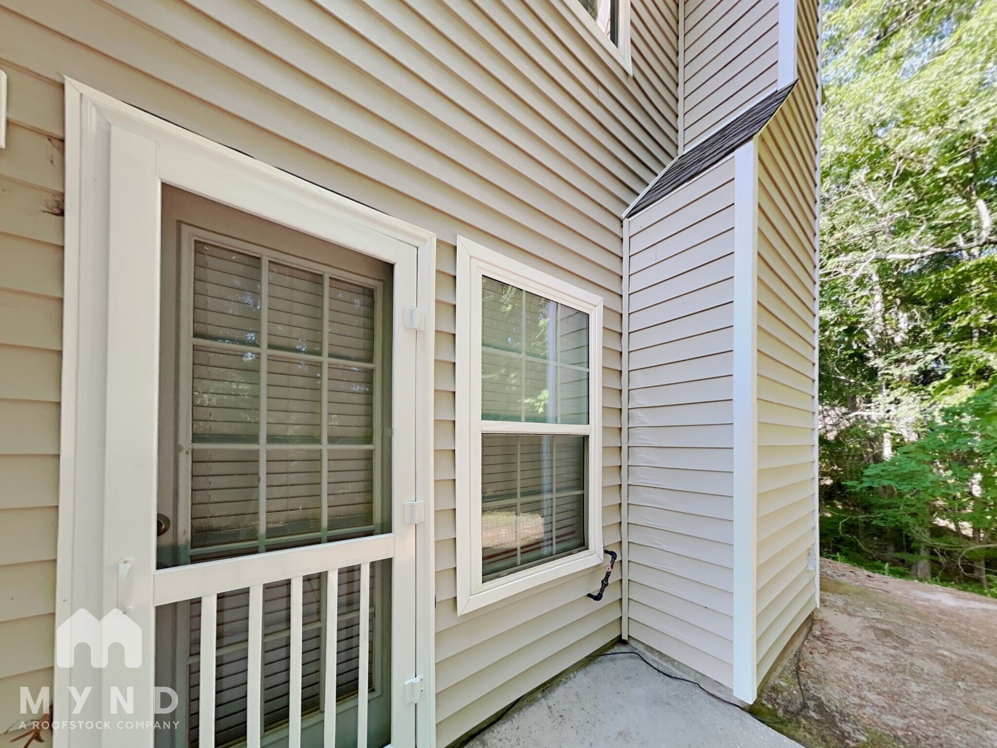 Building Photo - 131 Grandiflora Dr