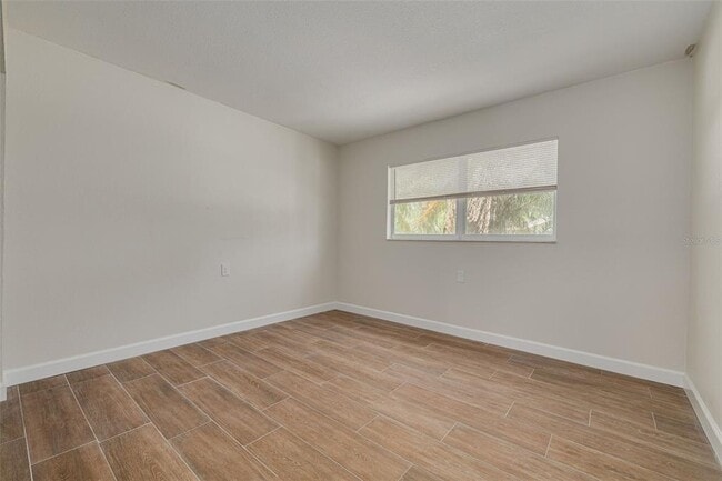 Building Photo - 7116-7120 Oakwood Dr