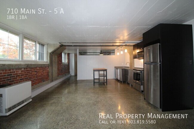 Primary Photo - 710 Main St