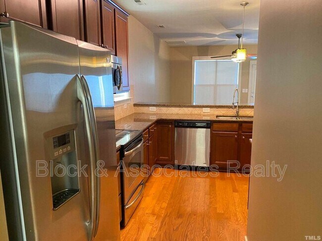 Building Photo - 43 Danbury Ct