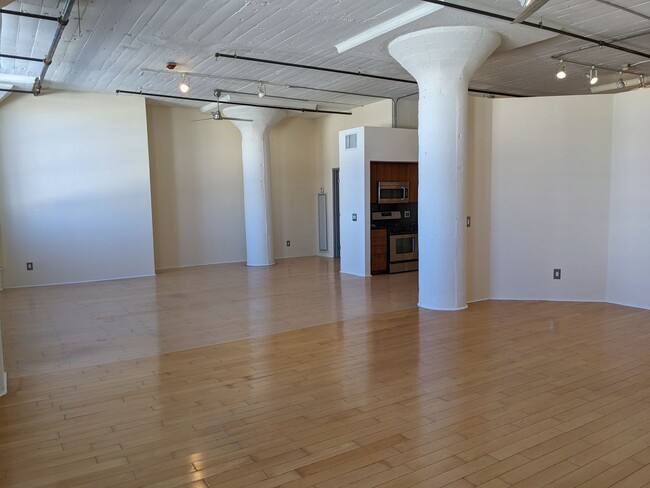 Building Photo - Huge Double-Sized DTLA Loft!!