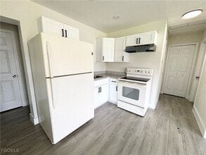 Building Photo - 581 Wood Ave