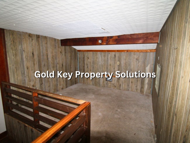 Building Photo - 2 Bedroom/1 Bath Home with Covered Front Porch and Garage (SECTION 8 APPROVED)