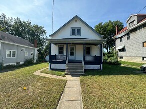 Building Photo - MADISONVILLE - Adorable 2 bed 2 bath cape ...