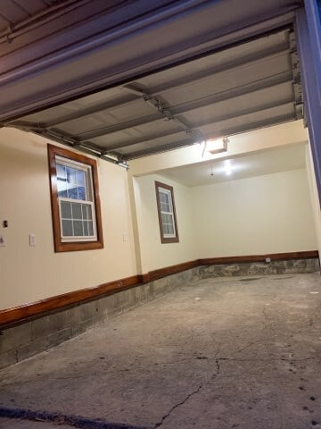 Building Photo - 308 W center Street