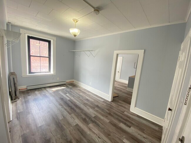 Building Photo - 39 Pleasant St