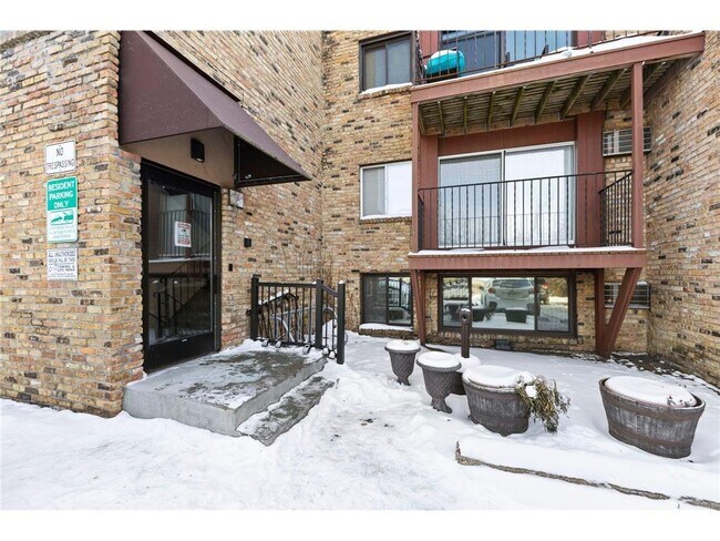 Building Photo - 520 Ridgewood Ave