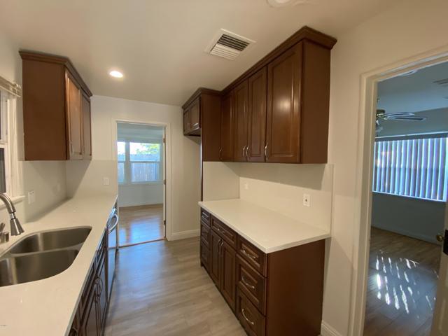 Building Photo - 3256 Prospect Ave