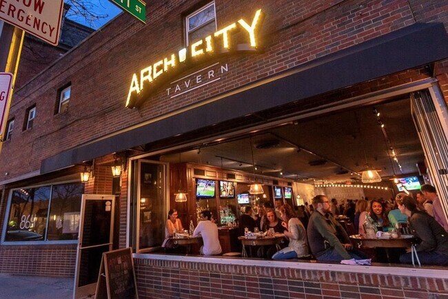 Building Photo - 118 W Starr Ave