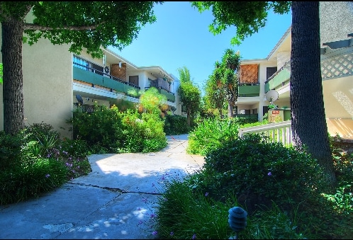 Building Photo - 10122 Palms