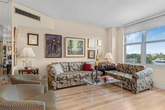 Building Photo - 4747 Collins Ave