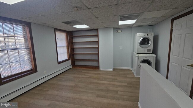 Building Photo - 117 S Warren St